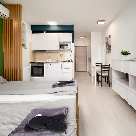 Atrium Residence Deluxe Suite-Free Parking Garage Same Building ブダペスト エクステリア 写真
