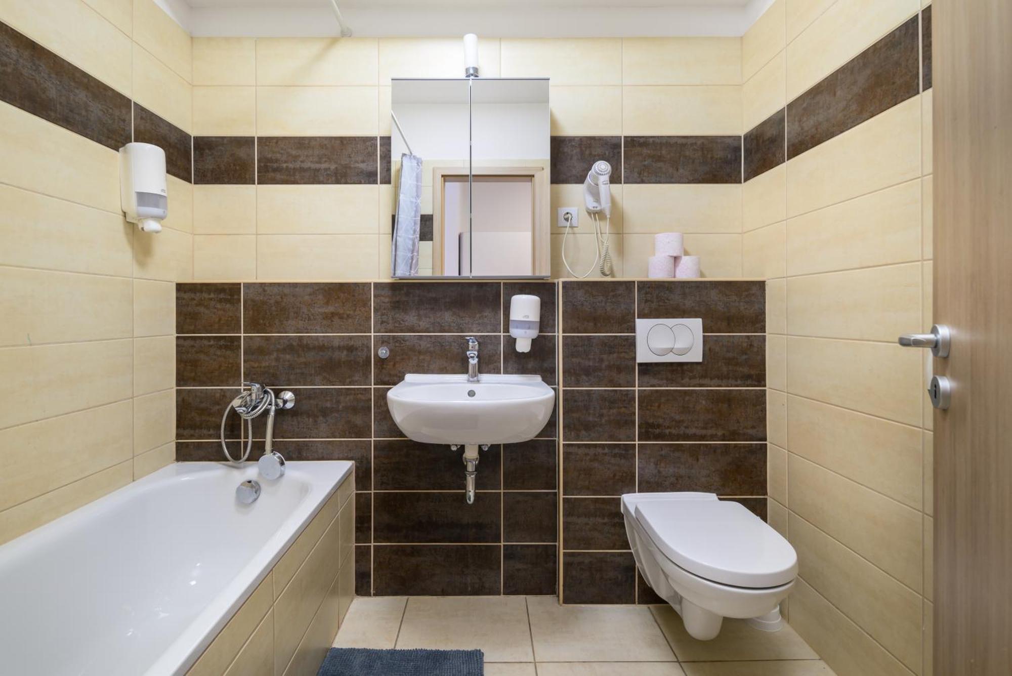 Atrium Residence Deluxe Suite-Free Parking Garage Same Building ブダペスト エクステリア 写真